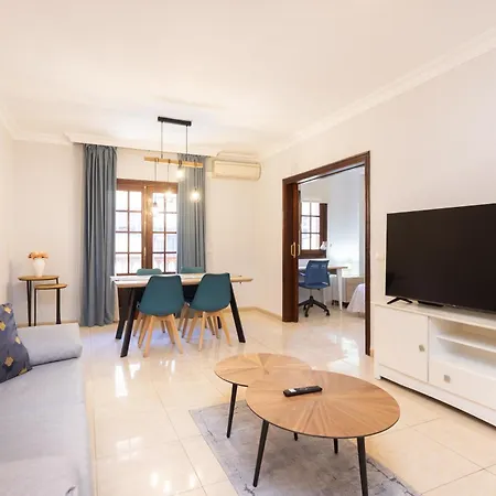 Home2book Prime Location Apt, *